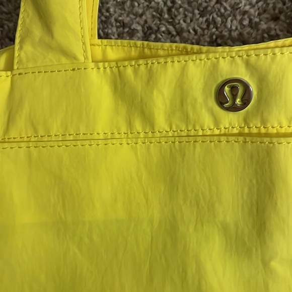 Lululemon Athletica Side-Cinch Shopper Tote - Picture 7 of 9